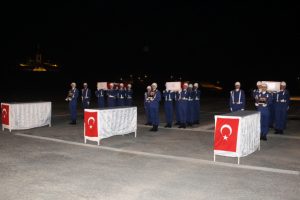 Hakkari'de şehit olan askerler törenle memleketlerine uğurlandı