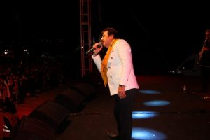 Ahmet Selçuk İlkan hayranlarıyla buluştu