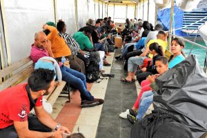 İzmir'de 127 kaçak göçmen yakalandı