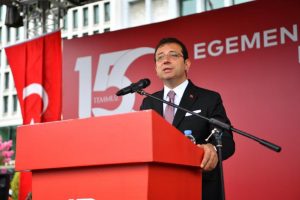 İBB binası önünde 15 Temmuz şehitleri anıldı