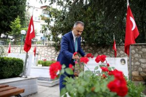 Bursa Büyükşehir Belediye Alinur Aktaş'tan 15 Temmuz şiiri