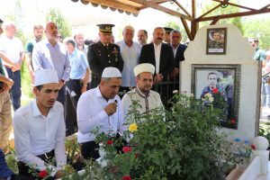 Midyat'ta 15 Temmuz şehidi kabri başında anıldı