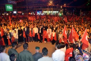 Van, Hakkari ve Bitlis'te binlerce kişi 15 Temmuz şehitlerini andı