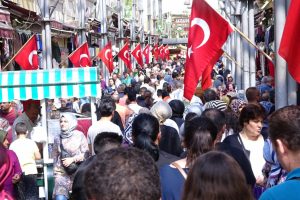 Bursalılar dikkat! Aldığınız ürünü kullanmıyorsanız tüketim bağımlısısınız