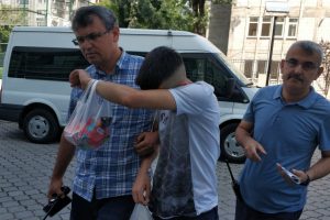 16 yaşındaki çocuk annesini boynundan vurdu