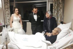 Bursa'da dünya evine giren çift soluğu hastanede aldı