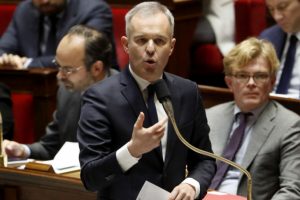 Devlete ödetilen lüks davetler istifa getirdi