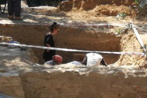 Bursa'da bulunan lahit için Kraliçe Nikaia heyecanı
