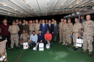 Hakkari'de jandarma personeli onuruna veda yemeği