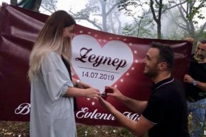 Bursa'da bilgisayar oyunundan esinlenip, hazırladığı parkurda evlilik teklif etti