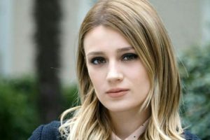 Gizem Karaca'dan esprili paylaşım