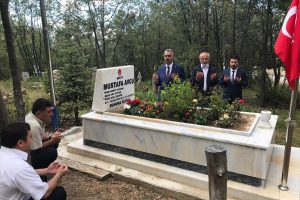 AK Parti'den şehit kabirlerine ziyaret