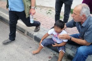 3. kattaki balkondan düşen çocuk yaralandı