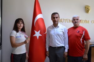 Adıyamanlı kadın halterci Türkiye şampiyonu oldu