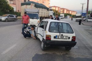 Bursa'da otomobil kamyonetle çarpıştı! 3 kişi yaralandı