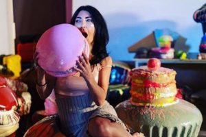 Hande Yener'in 19 yaş tarzı