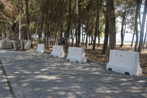 Bursa İznik Gölü'nde beton bariyerli tedbir