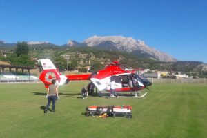 Otomobilin çarptığı adam ambulans helikopterle Adana'ya sevk edildi