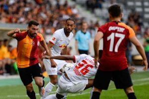 Galatasaray'da sakatlık şoku... Şener Özbayraklı'da kırık var