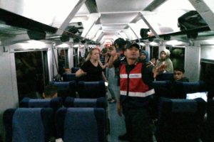 Genç kadının yaptıkları yüzlerce tren yolcusunu mağdur etti