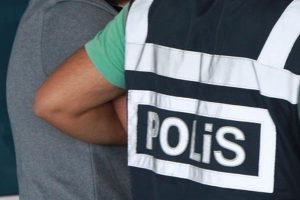 Arkadaşıyla birlikte dedesini gasbetti