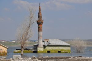 Kars'ta baraj gölü 5 metre çekildi