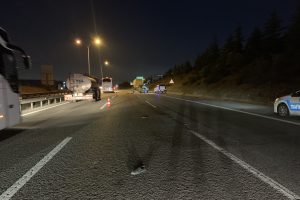 TEM Otoyolu'nda korkunç kaza! Ceset parçalarını yoldan topladılar