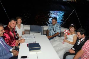 Asi Nehri'nde nikah kıyıldı