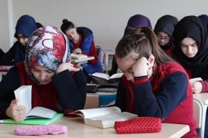 ''İmam hatip ortaokulu öğrencileri de ilk sırada imam hatip liselerini tercih etmiyor''