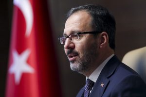 Bakan Kasapoğlu Milli Atlet Yasin Süzen'i tebrik etti
