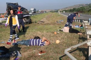 Cenaze dönüşü feci kaza! 1 ölü, 10 yaralı