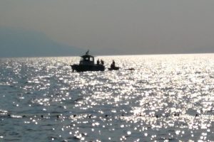 Bursa'da gölet keyfi zehir oldu! Deniz bisikleti ile gölde mahsur kalanların imdadına jandarma yetişti