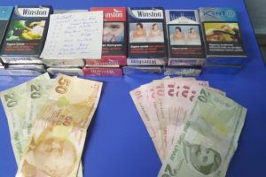 Bursa'da büfe hırsızları polisten kaçamadı