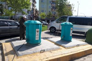 Bursa Gemlik'te yer altı çöp konteynırları temizleniyor
