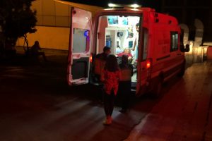 Bahçede çalışırken atılan taşla yaralandığı düşünülen kadının ensesinden kurşun çıktı