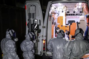 İzmir'de amonyak gazı faciası: Zehirlenen 25 işçi hastaneye kaldırıldı