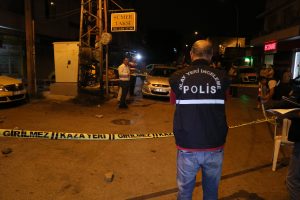 Otomobilinden indiği anda silahlı saldırıya uğradı