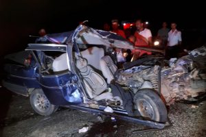 TIR ile çarpışan otomobilin sürücüsü yaralandı