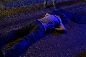 Bursa'da yolun karşısına geçmeye çalışan adama dolmuş çarptı