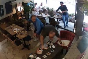 Kafede keserli saldırgan dehşeti