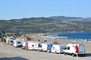 Ünlü tatil beldesinde tartışma yaratan 'karavanlar'