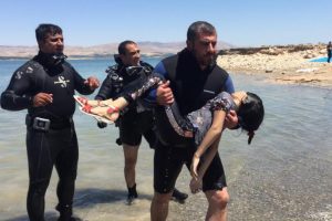 Göle giren İranlı kardeşlerden 1'i boğuldu, 3'ü kurtarıldı
