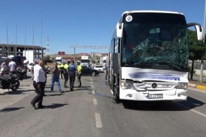 Yolcu otobüsü ile tır çarpıştı: 6 yaralı