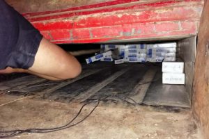 Römork tabanında 5 bin paket kaçak sigara bulundu