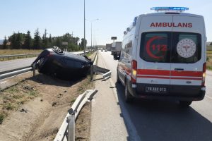 Kontrolden çıkan otomobil devrildi: 2 yaralı