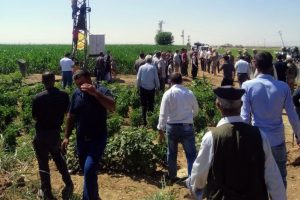 Kaçak elektrik kontrolü yapan ekibe engel olmaya çalıştılar
