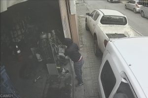 İş yerinin deposundaki kabloları böyle çaldılar