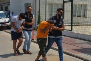 Kurban pazarında sahte paralarla yakalandılar