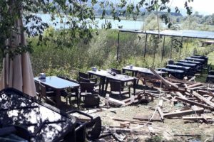 Restoran sahibine bomba patlatarak, gözdağı verdiler