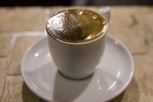 Yatmadan önce kahve ya da çay içmek uykuyu etkilemiyor
